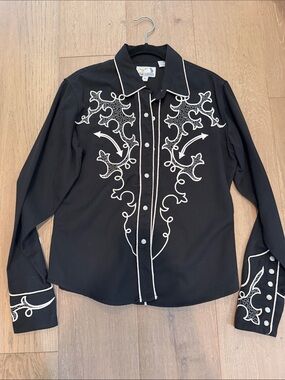 Women’s Black Western Embroidered Shirt size small